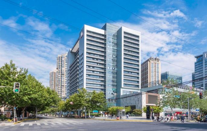 走進(jìn)新城市中心廣場，體驗(yàn)現(xiàn)代高品質(zhì)辦公環(huán)境